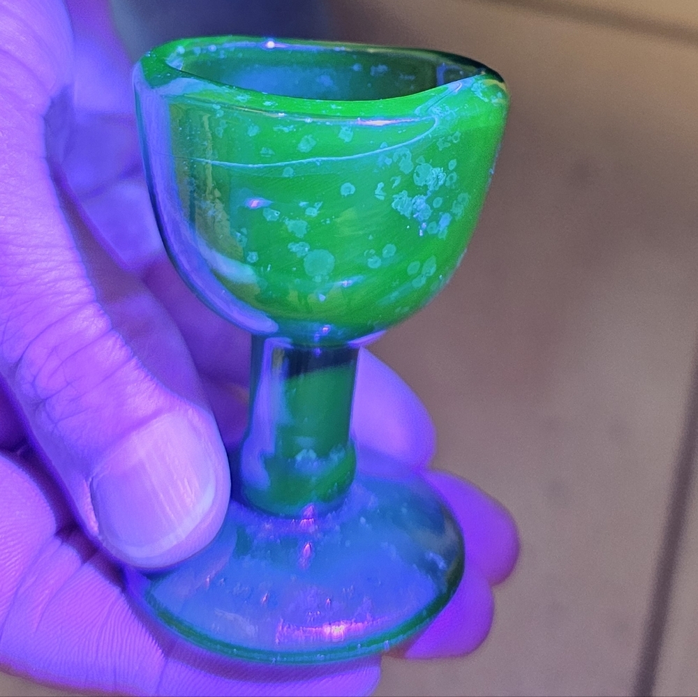 Antique Emerald Green Uranium Glass Eye Wash Cup Made In England